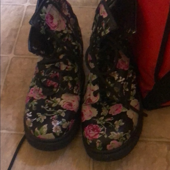 Boots FIRM STILL AVAILABLE - Picture 4 of 4